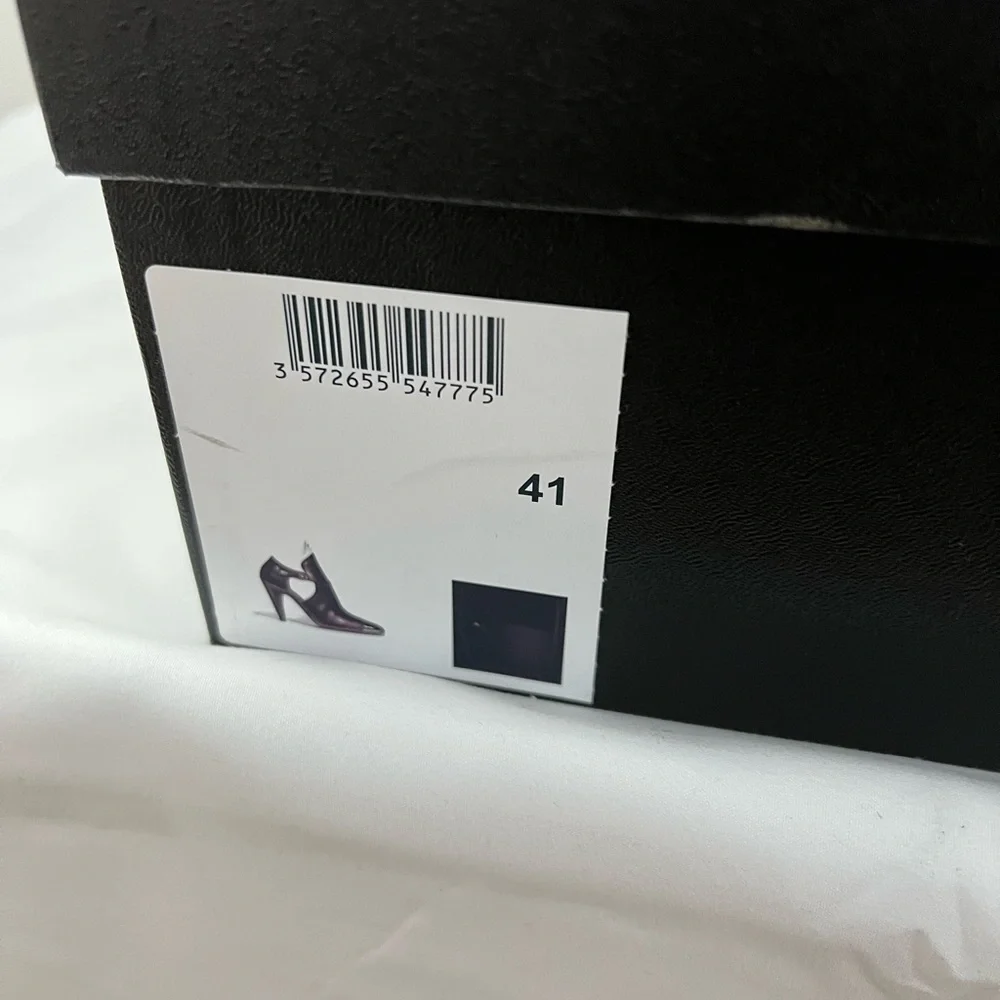 Authentic 🖤 CHANEL 🖤Suede Calfskin Grosgrain Cut Out - Picture 4 of 4